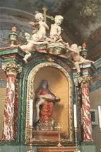 Tempietto dell’altare con la statua lignea della Pietà (l’Addolorata) La Madonna con Gesù deposto dalla croce sulle ginocchia (fine ‘700)
